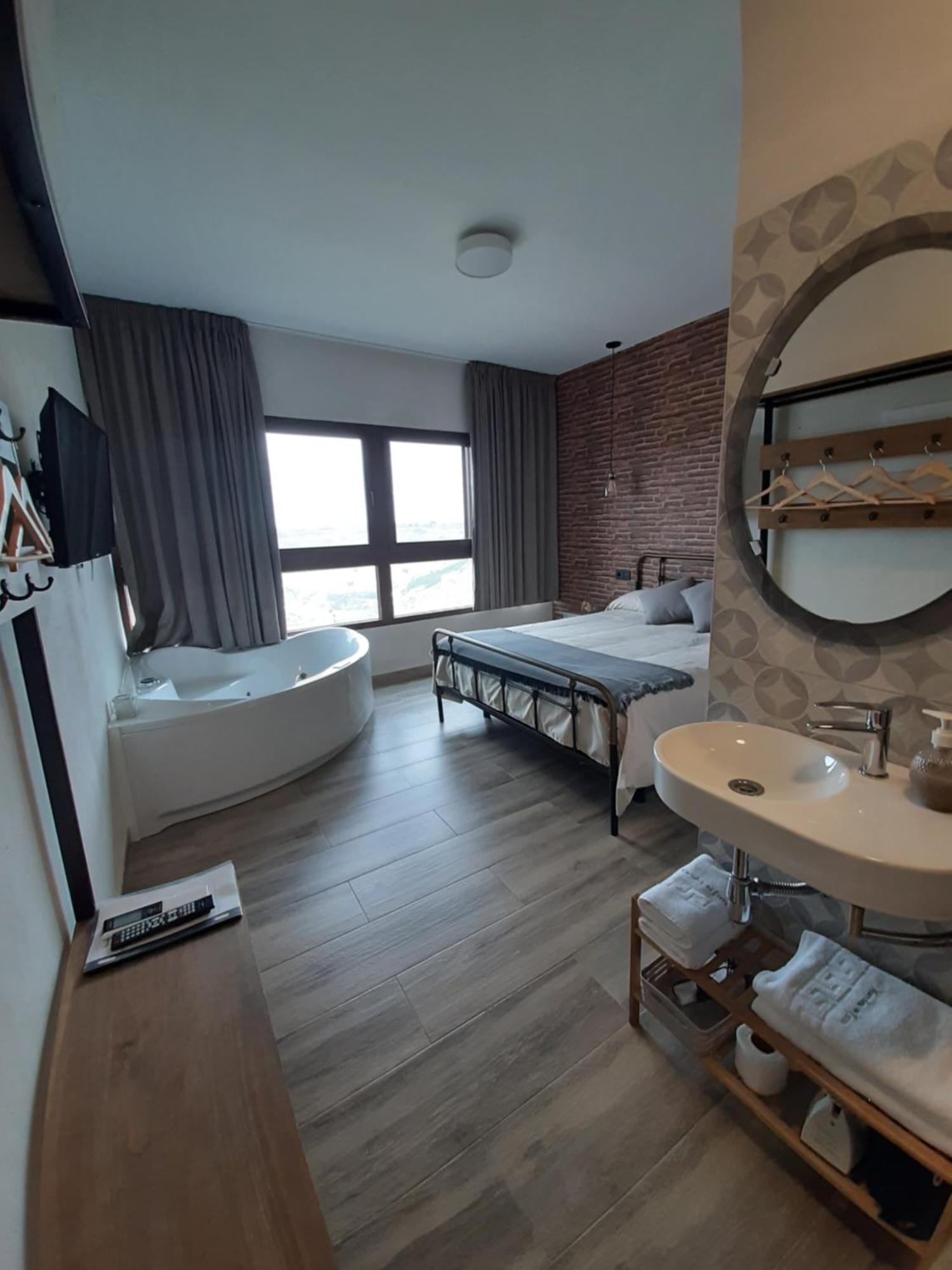 Casas Rurales Maribel - Complejo Moradas Del Cerro 2 - Suites Con Jacuzzi En Alcala Del Jucar Casas del Cerro Bilik gambar